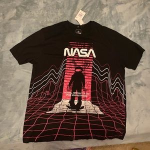 New southpole 3xl nasa shirt.